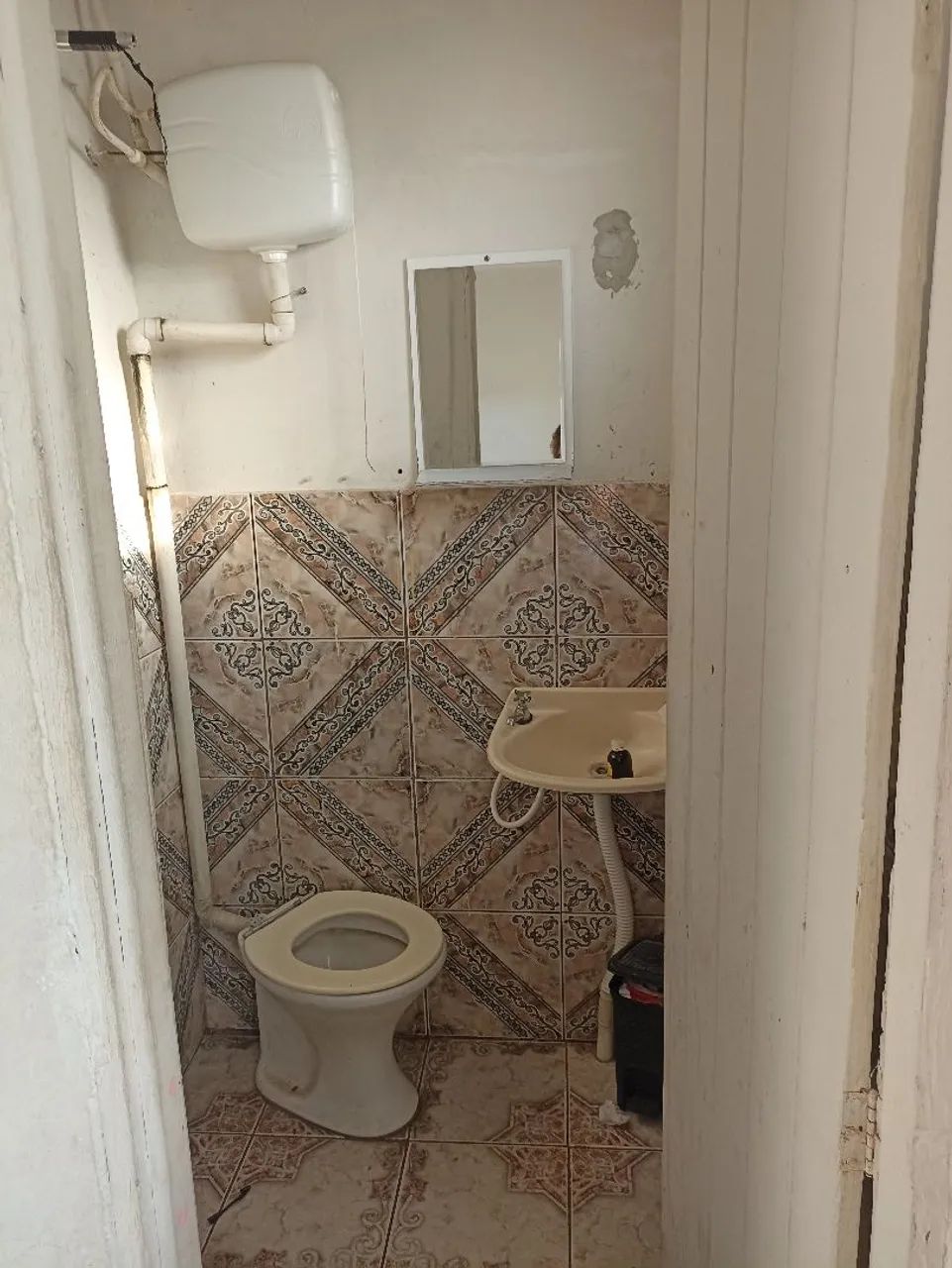 Alugo barracão,2 quartos,sala, cozinha, área de tanque  - Foto 2