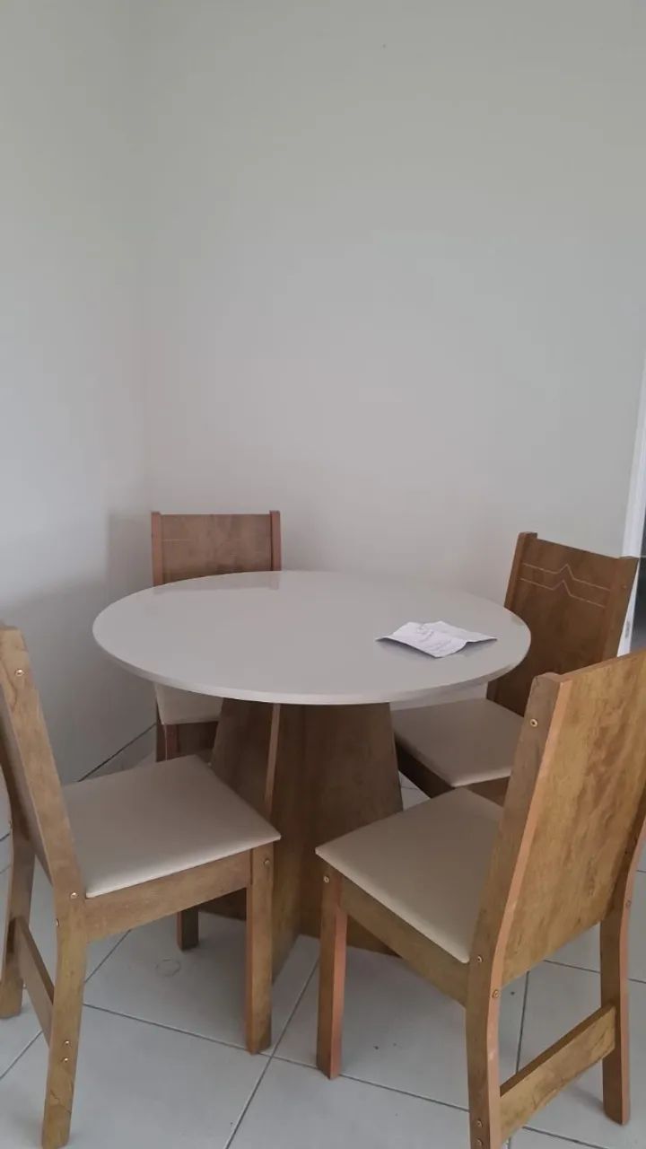 Mesa de jantar redonda com 4 cadeiras - Foto 3