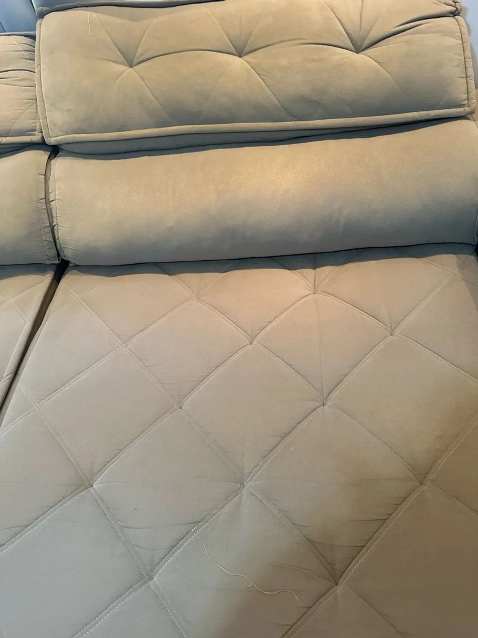 Sofá Grande Bege com Porta-Copos - R$ 900 - Foto 3