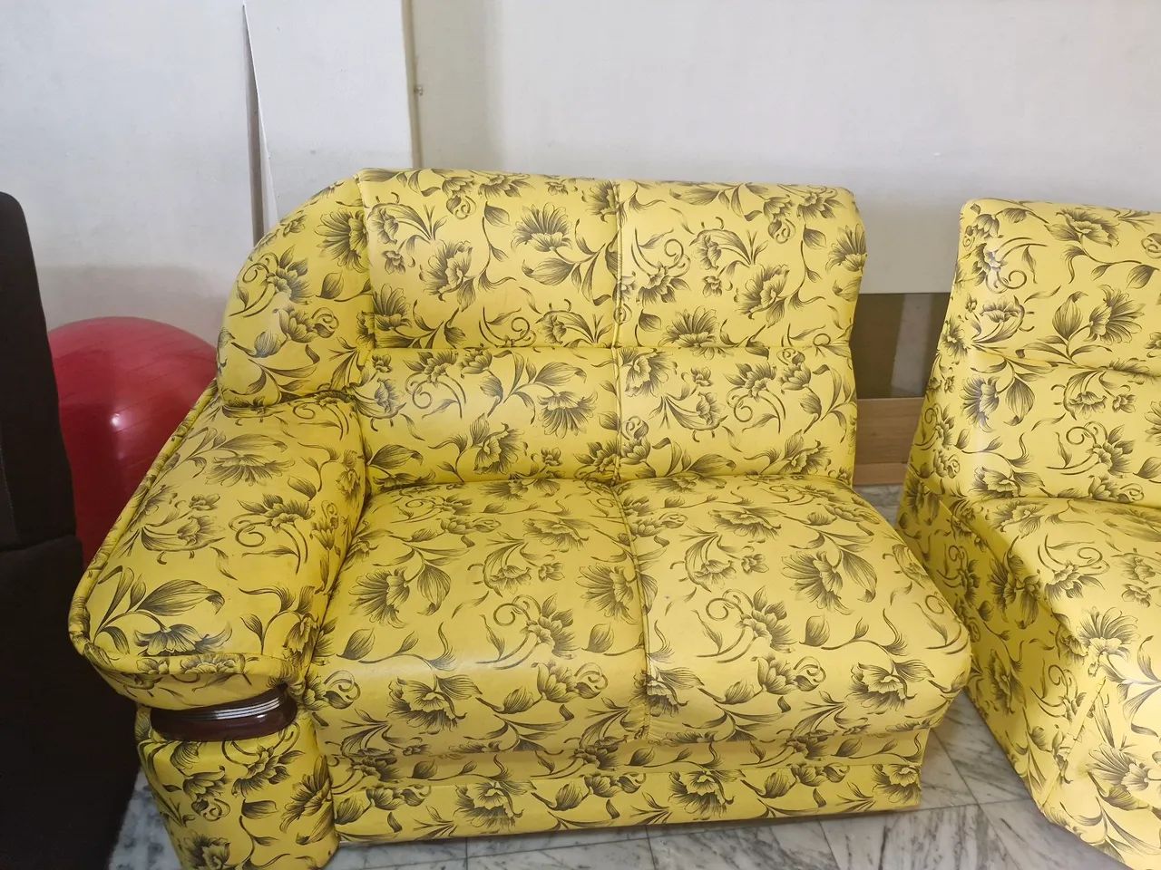 3-Module Sofa, Semi-Circular Shape, in Excellent Condition.463754251753246722