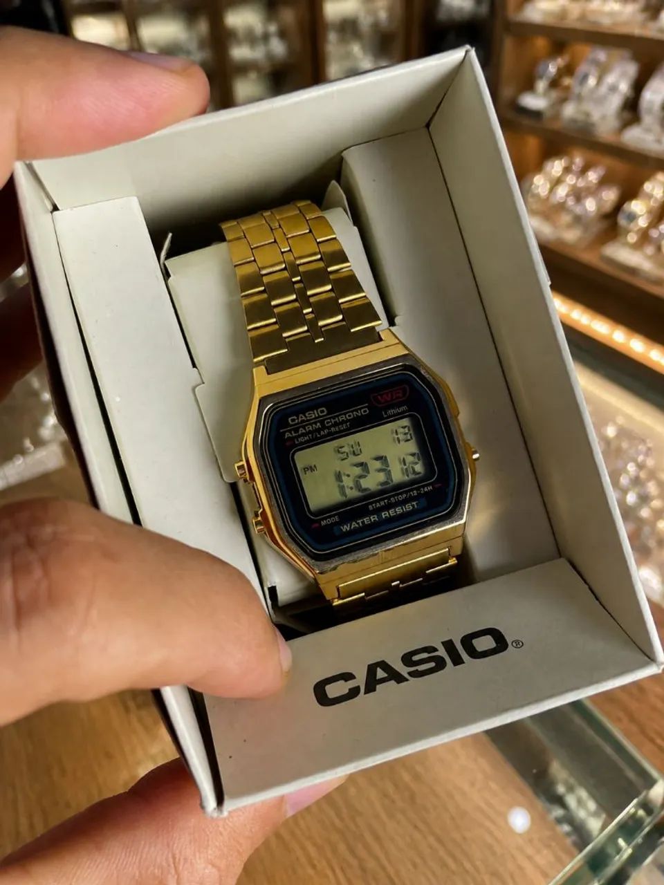 Casio Vintage Digital Dourado Estilo e Tecnologia no Seu Pulso - Foto 4