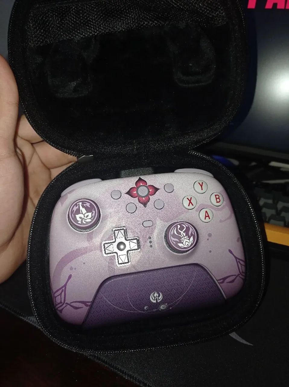 Controle 8BitDo Evernight edição limitada.