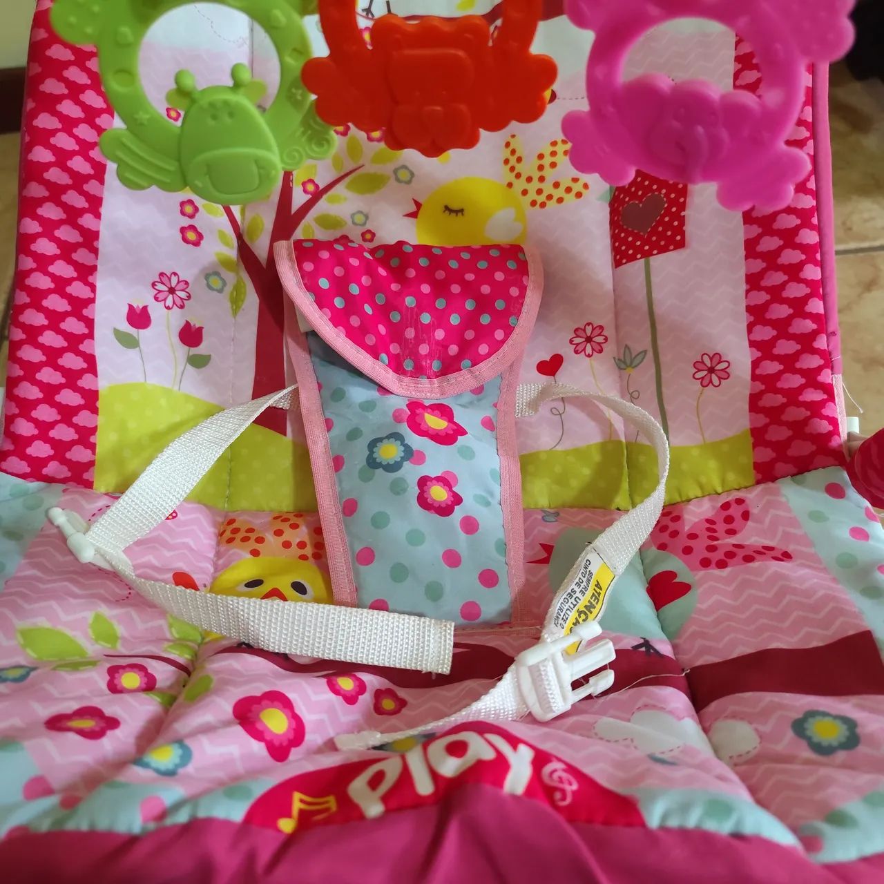 Cadeirinha De Descanso Bebê Protek Rosa Com Móbile - Perfeita! - Foto 3