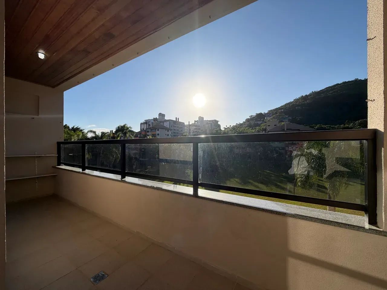 Atrás do MED SC 401 com 103m2 | 3 quartos | 2 suites | 2 vagas | box - Foto 3
