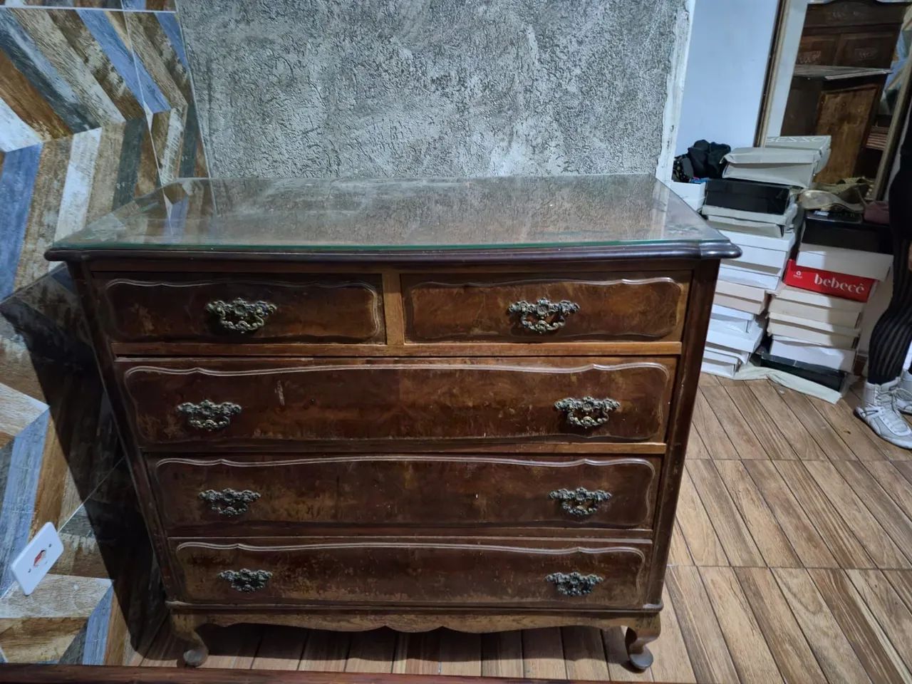 Conjunto de Móveis de Madeira em Ótimo Estado: Guarda-roupa, cômoda, cama e criados-mudos  - Foto 3