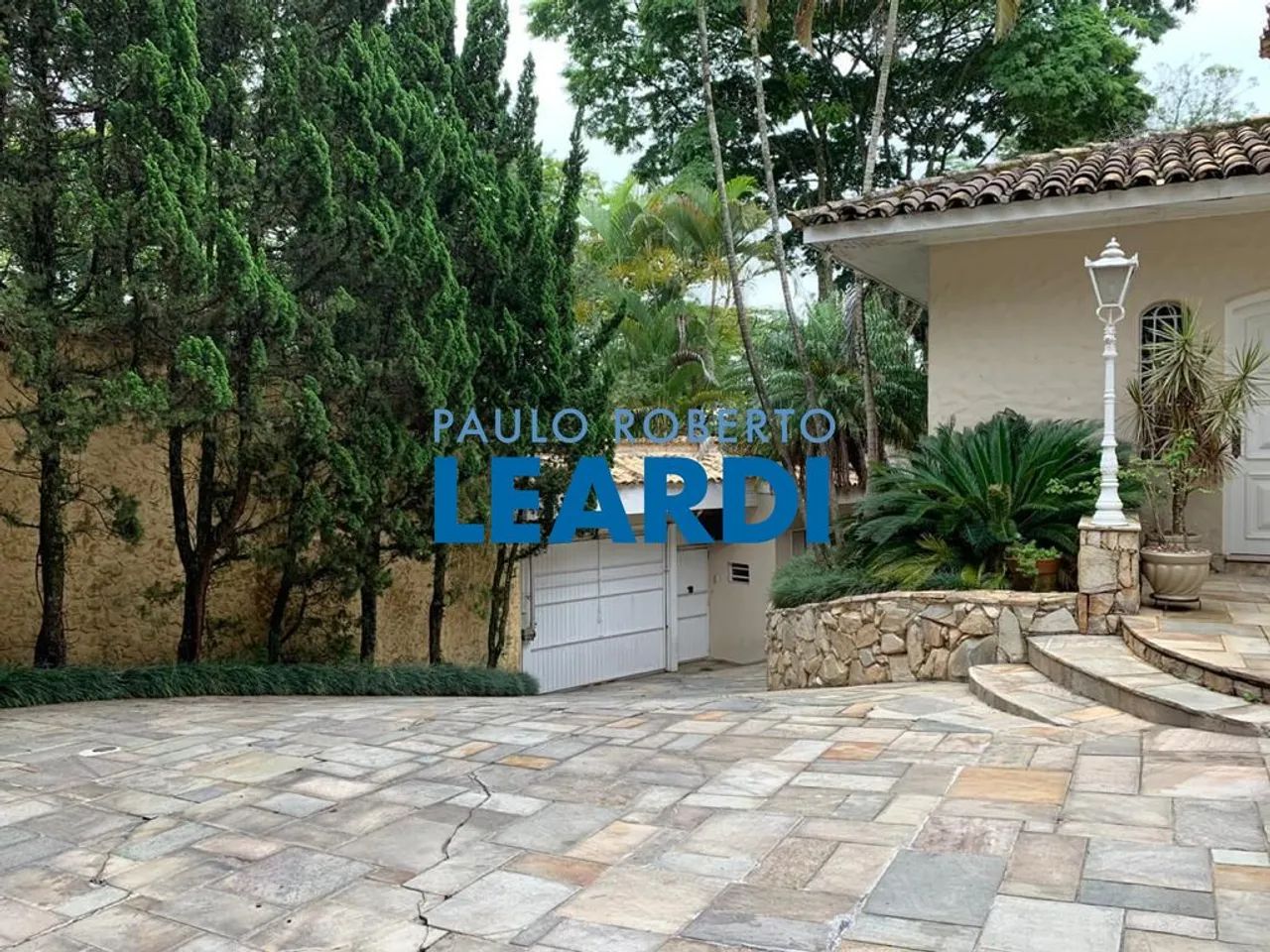 CASA ASSOBRADADA - MORUMBI - SP