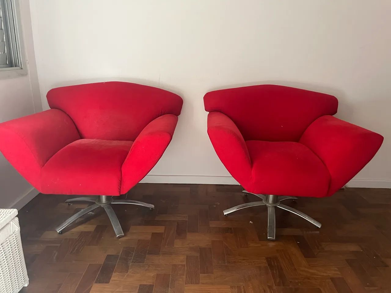 Duas Poltronas Giratórias Vermelhas ? Design Retrô - Foto 5