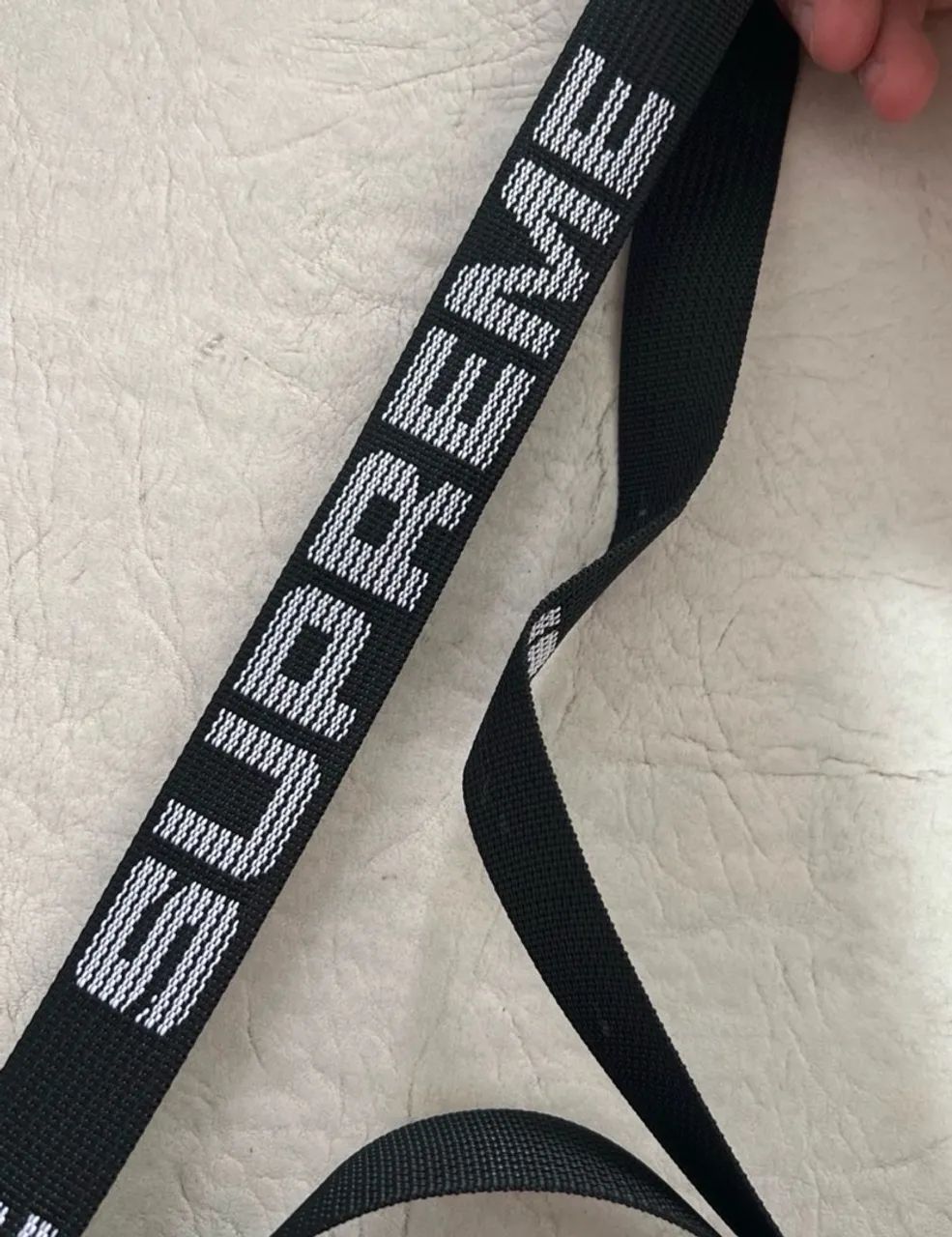 shoulder bag supreme preta - Foto 4