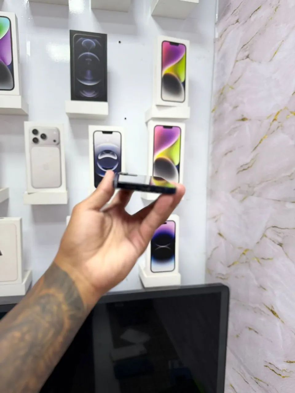 IPHONE 12 256GB<br>R$ 1.799,00 PRETO - Foto 2