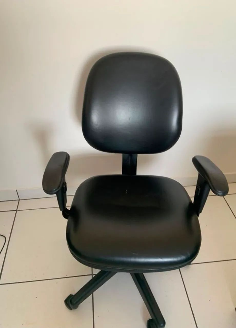 Cadeira para escritório em couro