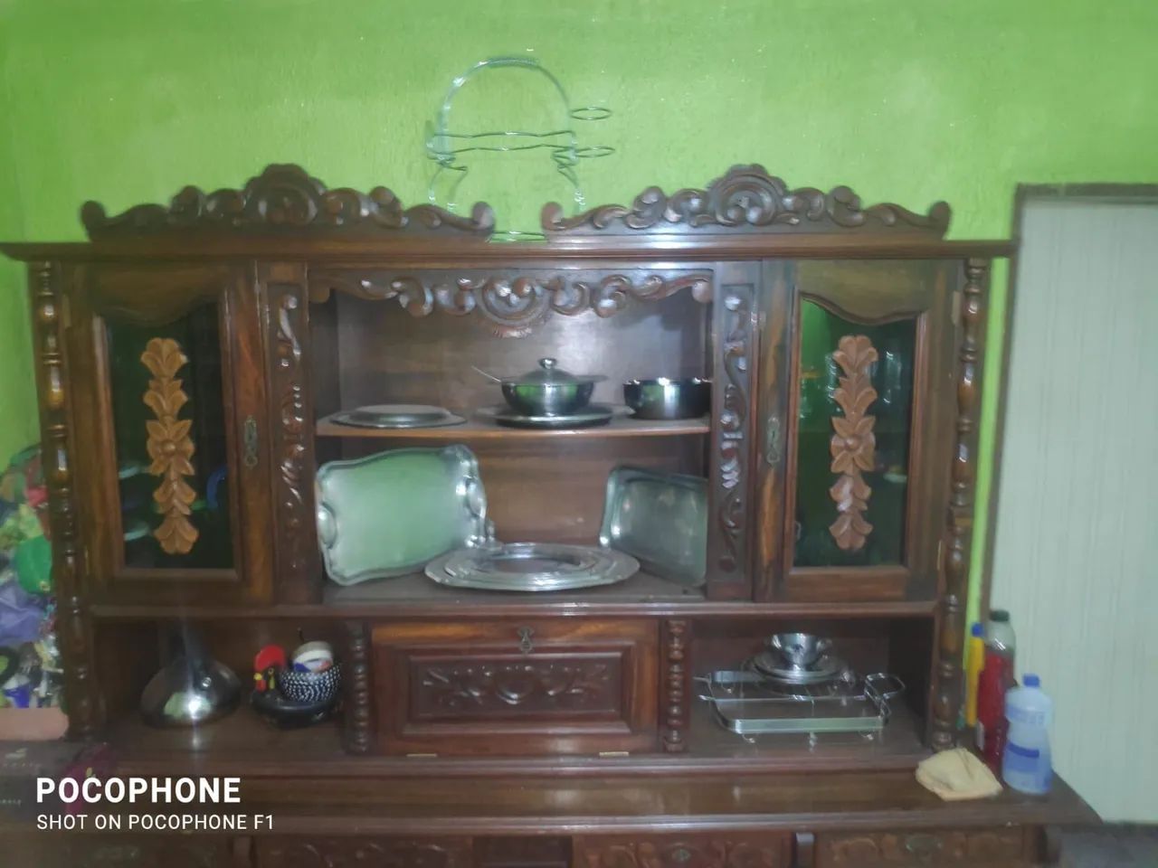 Mesa com 6 cadeiras e armário. - Foto 3