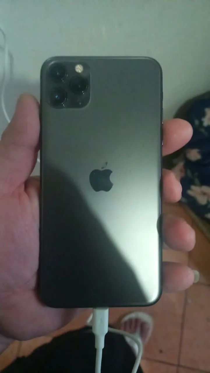 Vende-se iPhone 11 Pro Max em Divinópolis MG - Foto 3