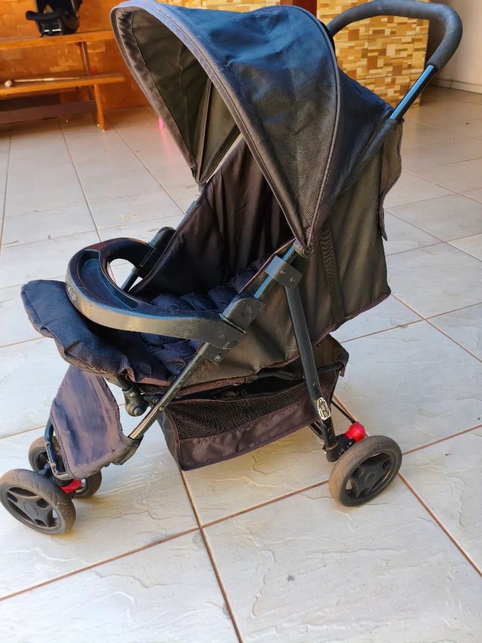 Carrinho de bebê com bebê conforto  - Foto 3