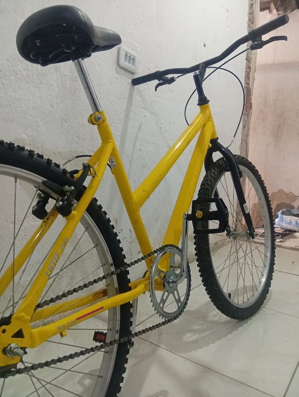 Bicicleta Amarela Aro 26 - seminova - Foto 3