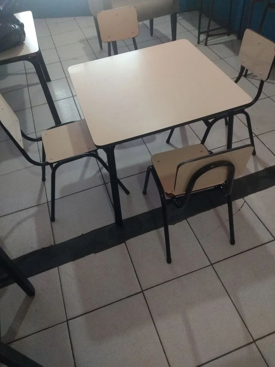 Vendo mesas e cadeiras escolares, infantil 