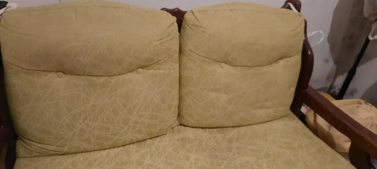 Sofá de madeira maciça - Foto 2