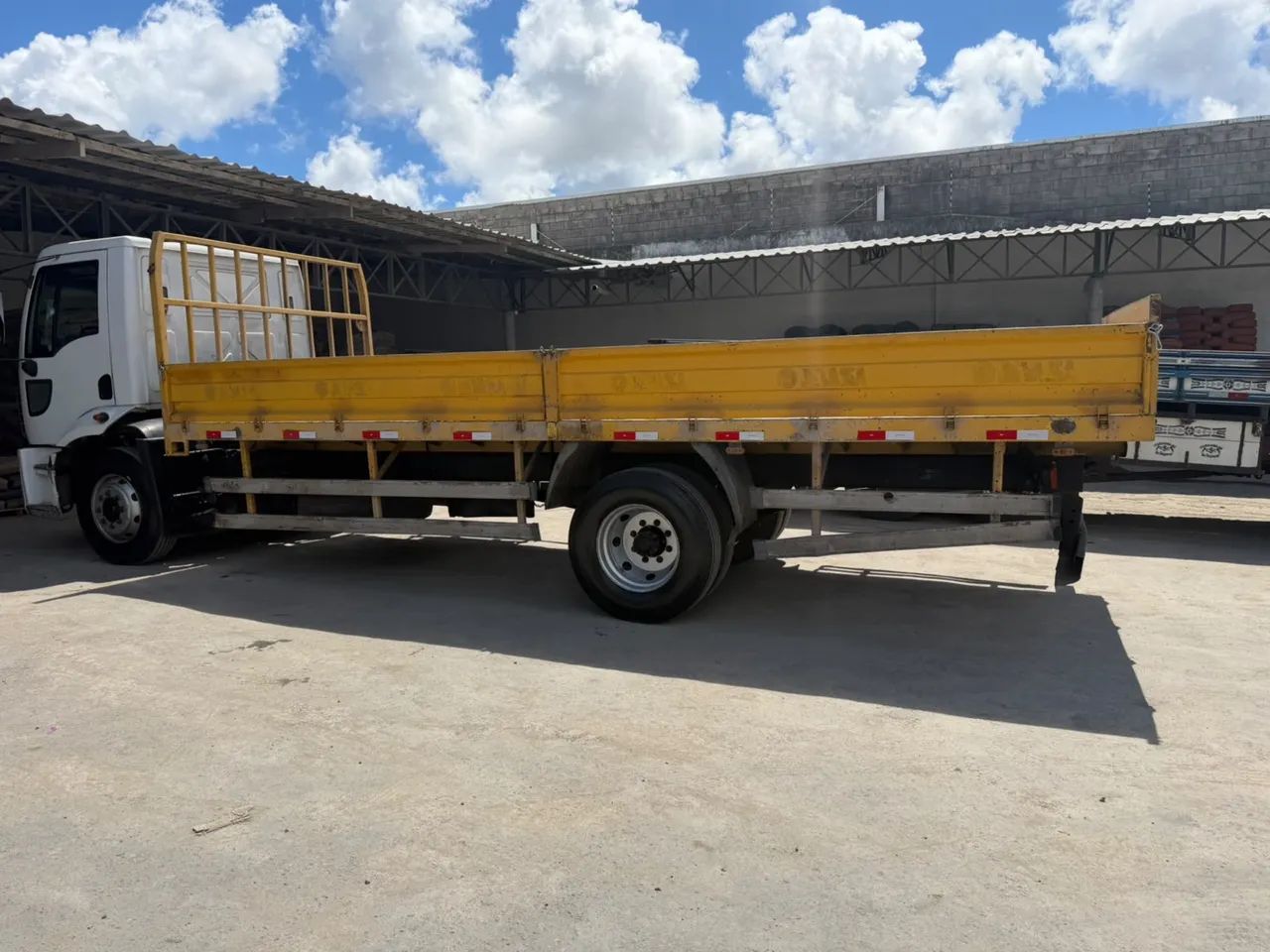 Caminhão Ford Cargo 1317 ano 2012 - Foto 5