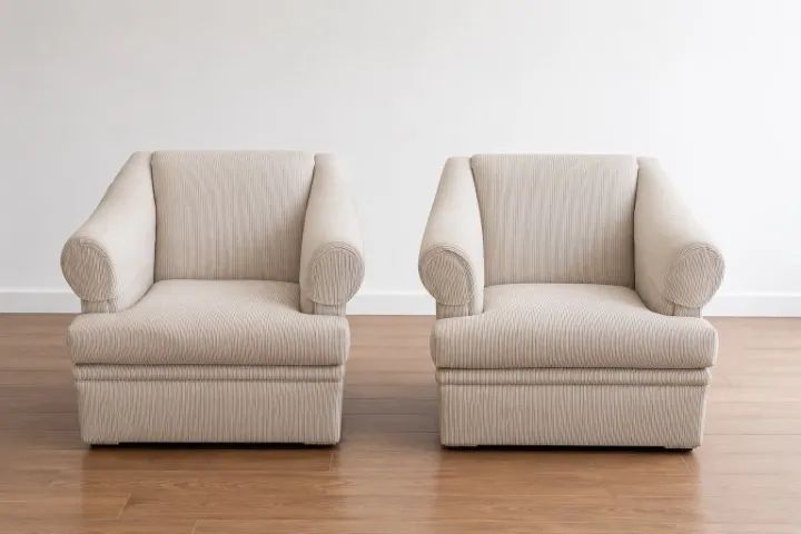 PAR DE POLTRONAS CLÁSSICAS LISTRADAS