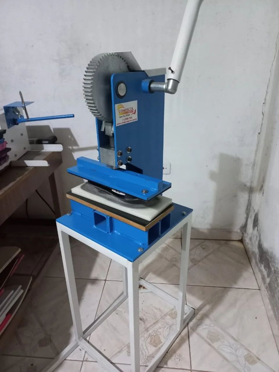 Máquina de cortar chinelo compacta print