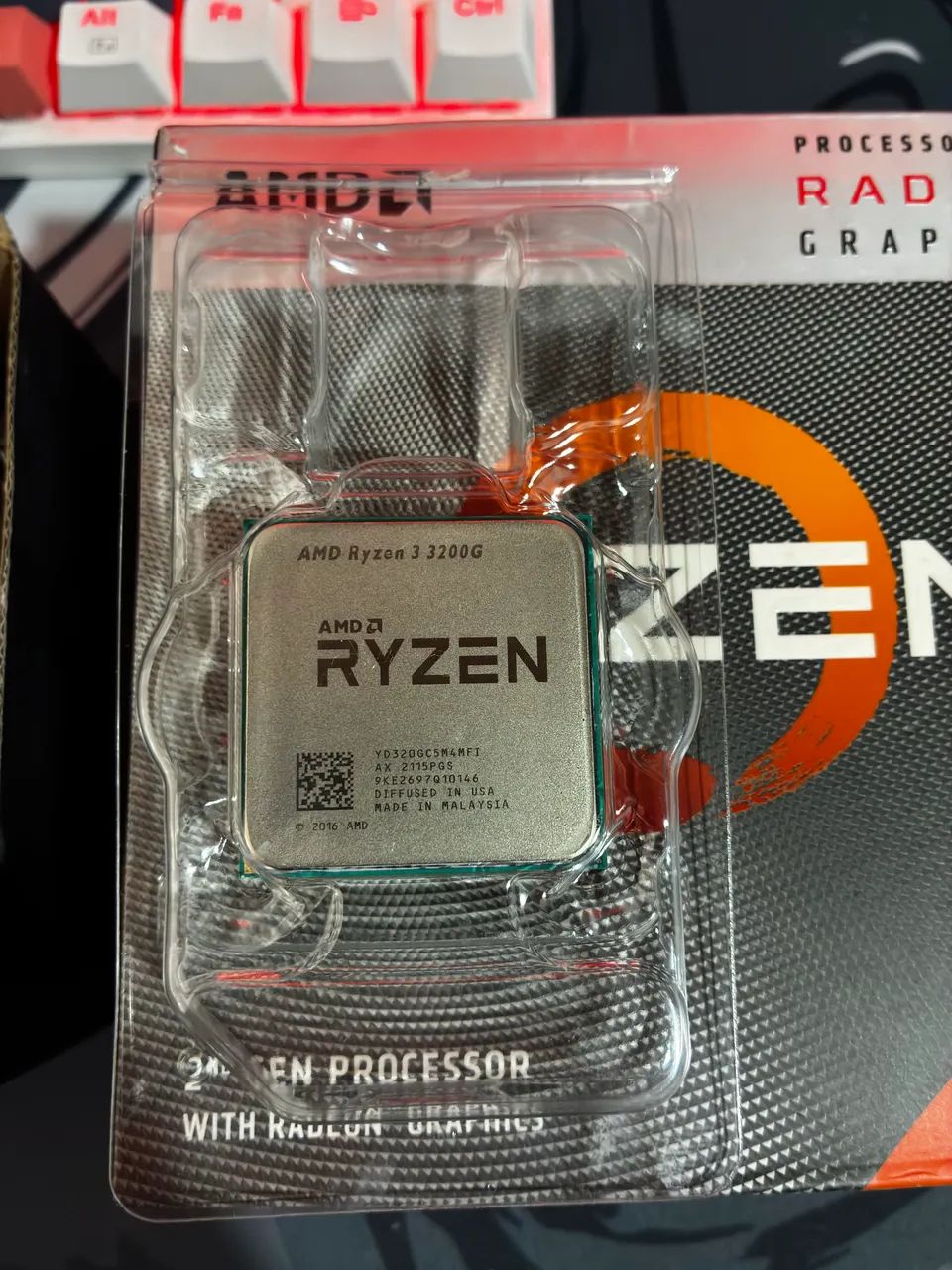 RYZEN 3 3200G + COOLER ORIGINAL AMD - EXCELENTE ESTADO - Foto 5