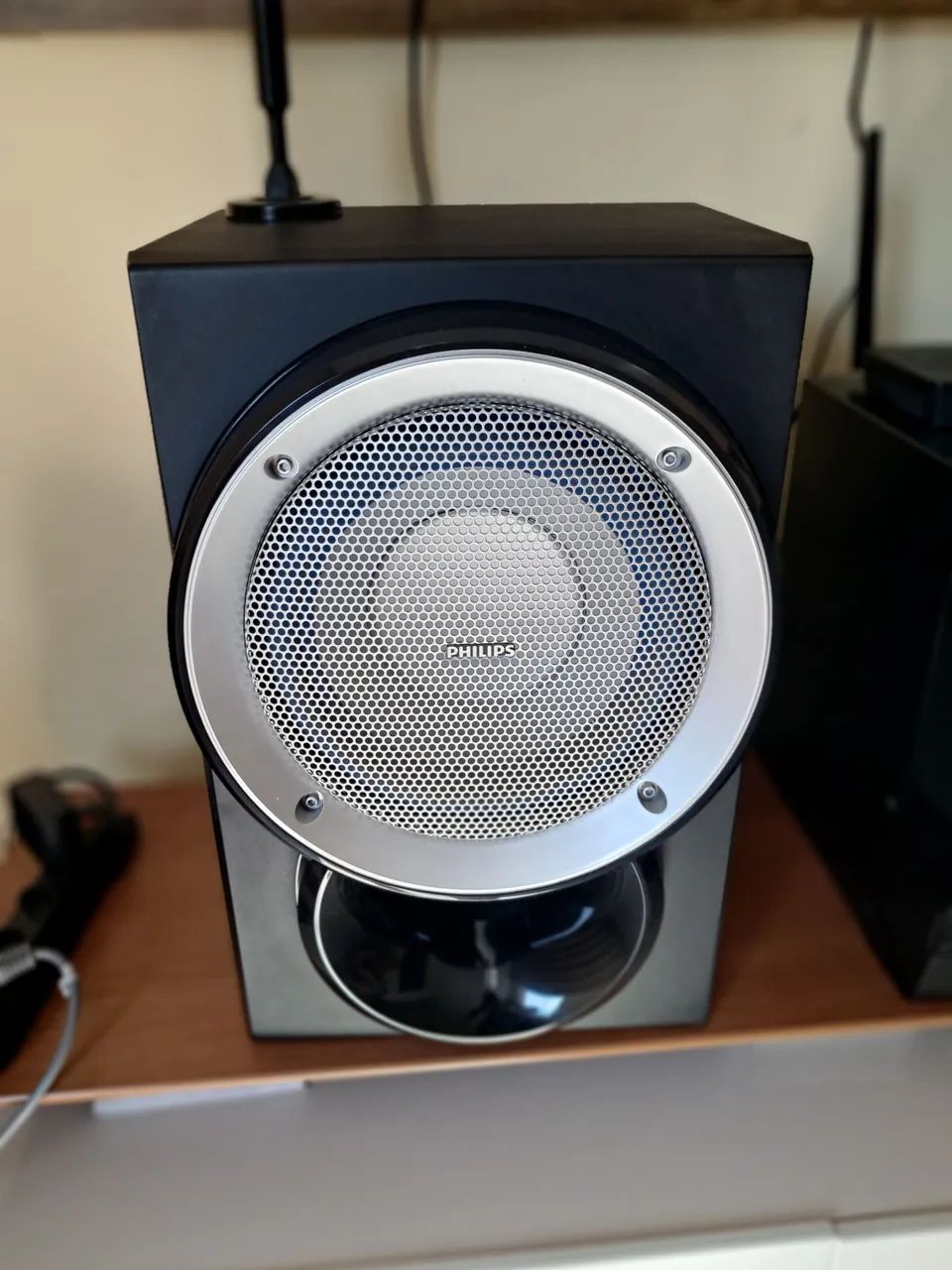 Vendo som Philips com defeito 3 caixas Grandes  - Foto 4