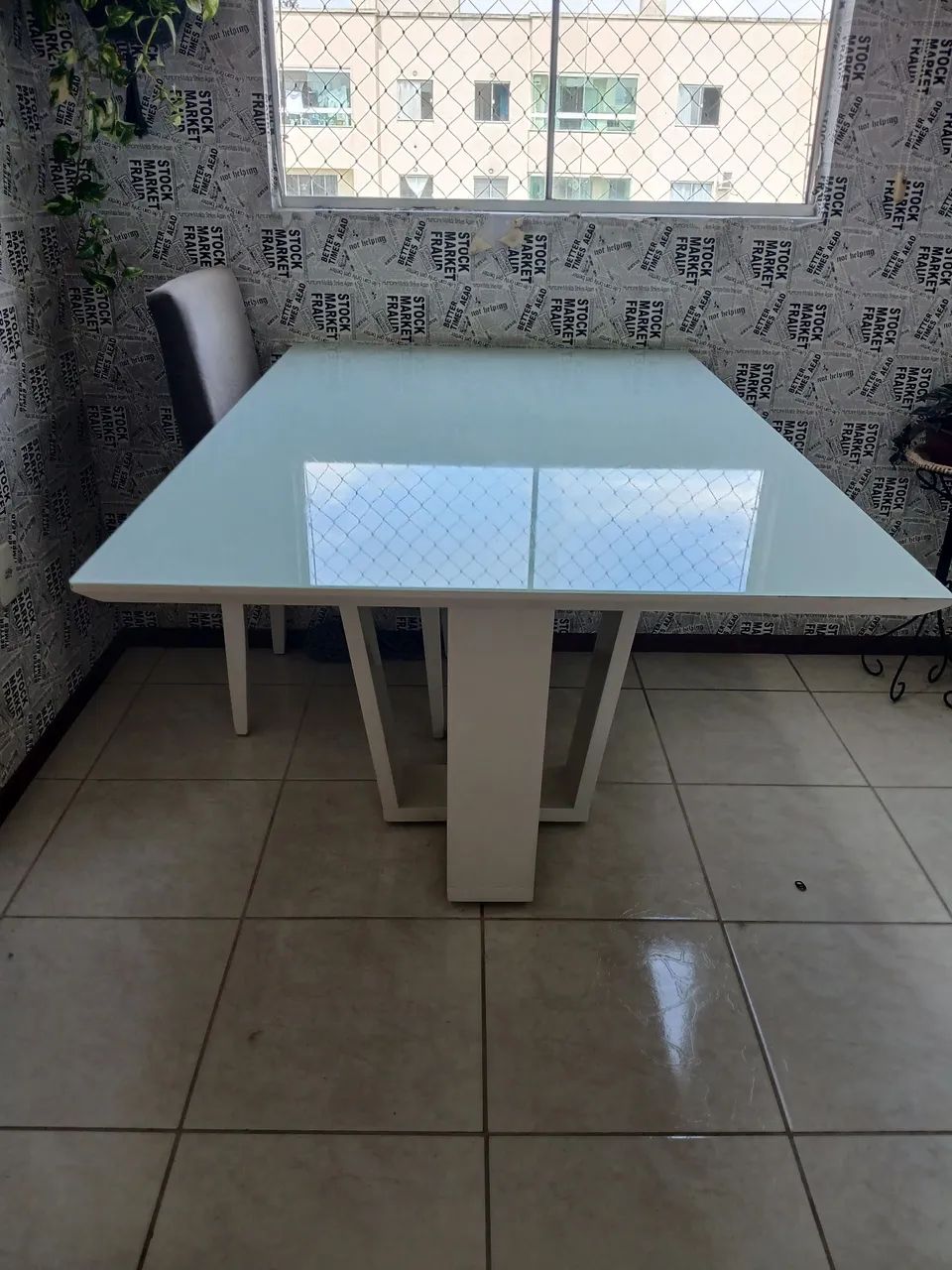 Linda mesa com tampo de vidro - Foto 3