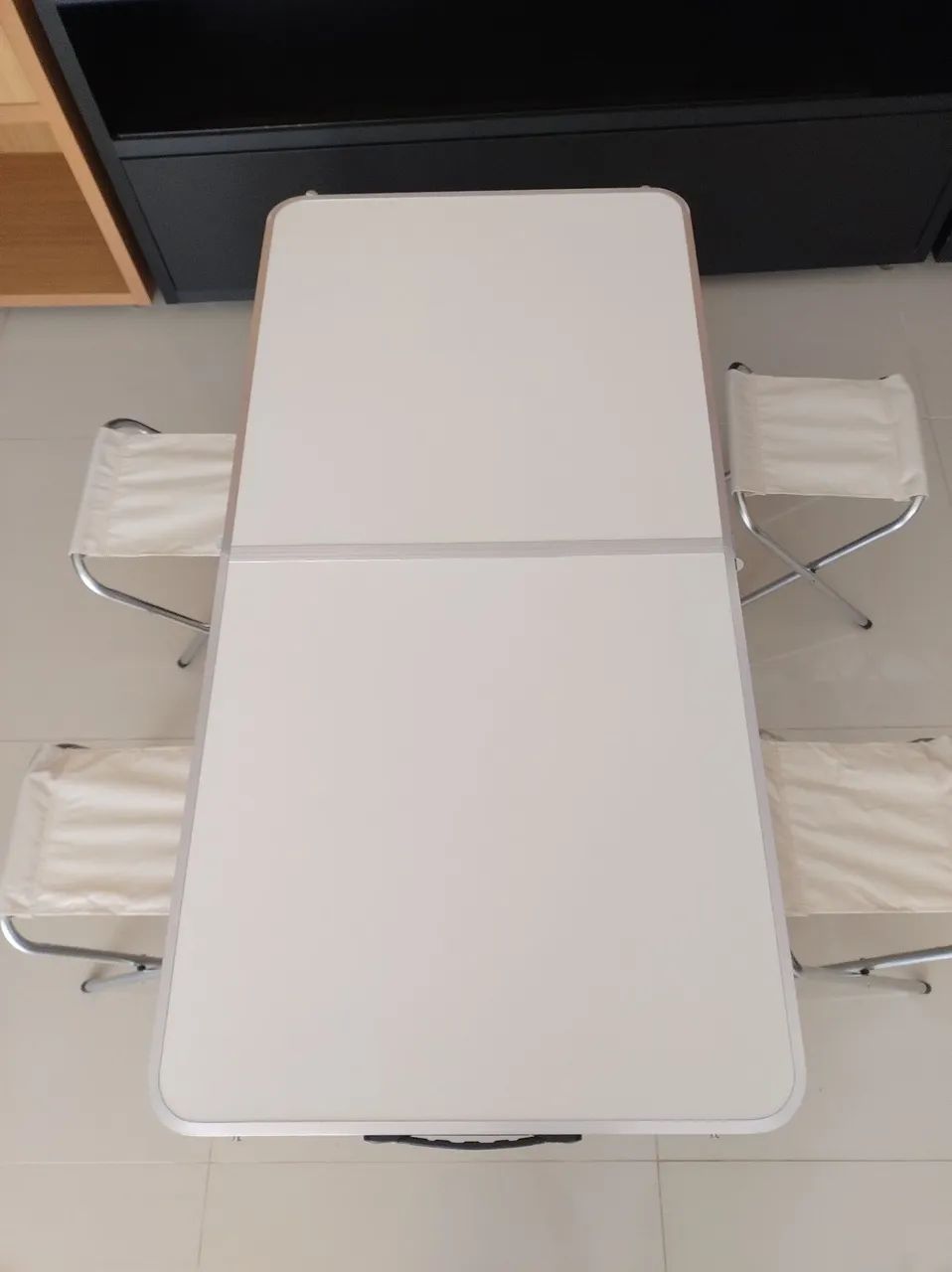 Mesa dobrável 1,20 m com +  banquinhos - Foto 2