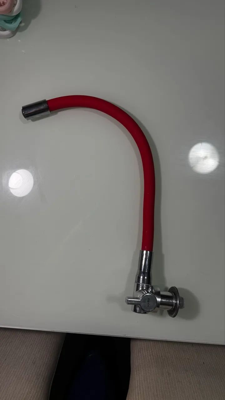 TORNEIRA FLEXÍVEL HYDRA DE PAREDE 