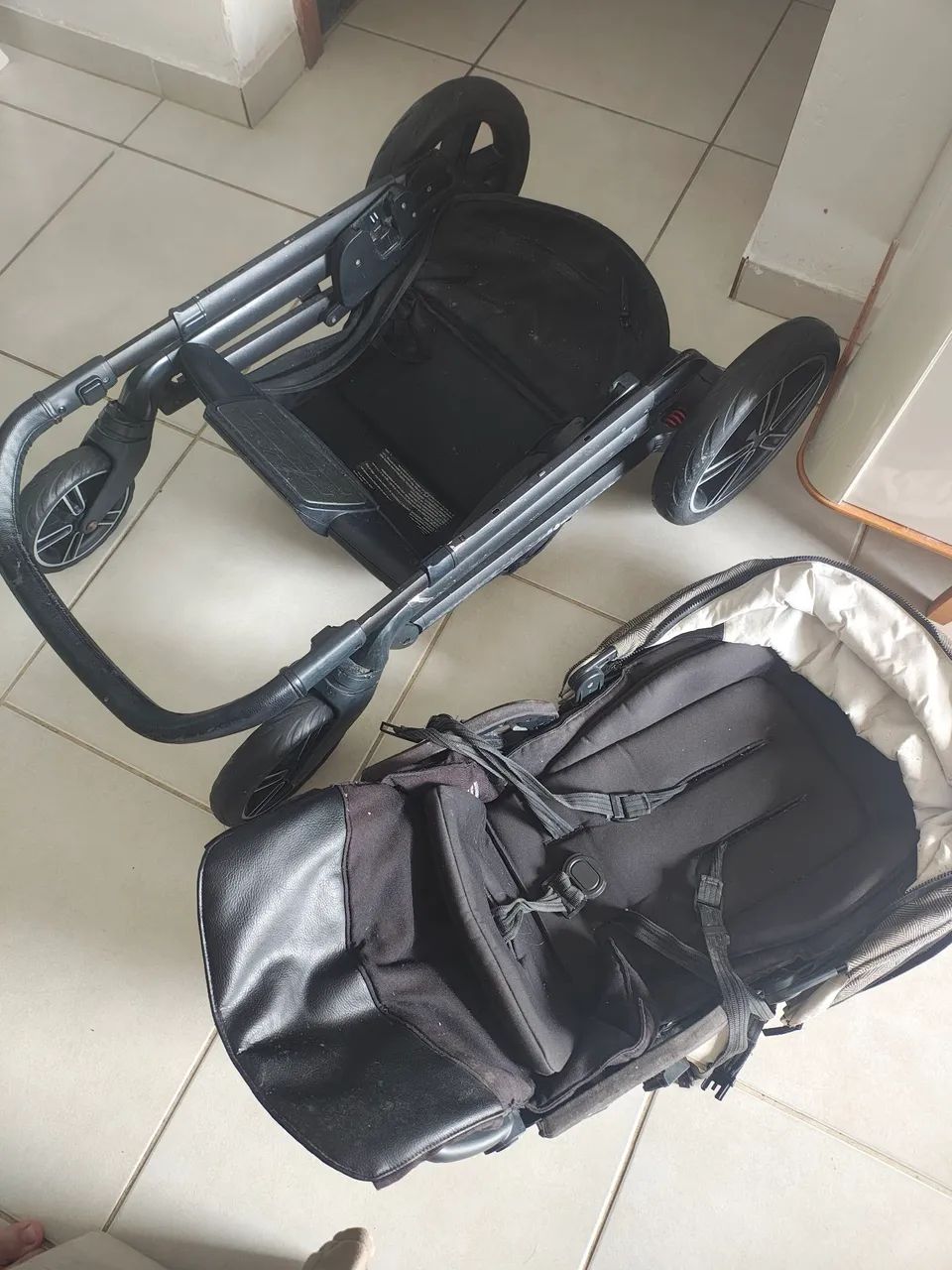 Carrinho de Bebê Retrátil + Bebê Conforto - Foto 2