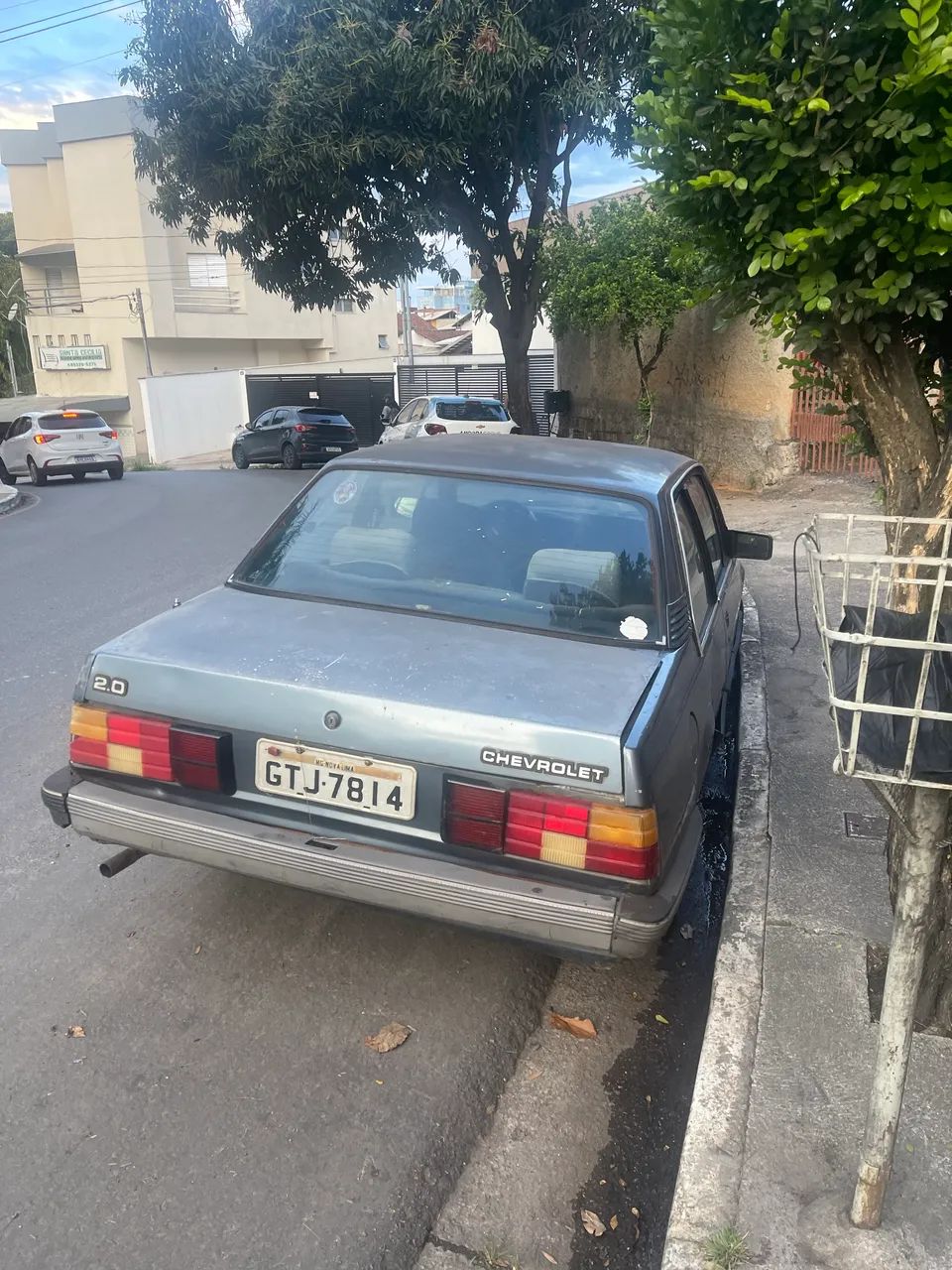 Chevrolet Monza Classic SE 2.0 /mpfi E EFI 2P E 4P 1988