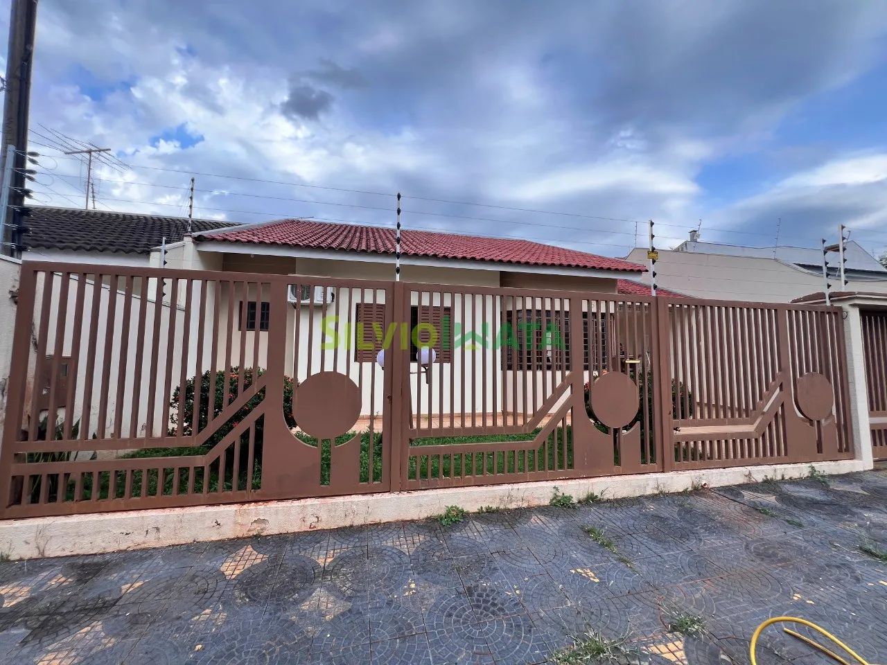 EXCELENTE CASA AMPLA, 03 QUARTOS SENDO 01 SUÍTE PARA MORAR, PRÓXIMO DA AV. DR. ALEXANDRE R