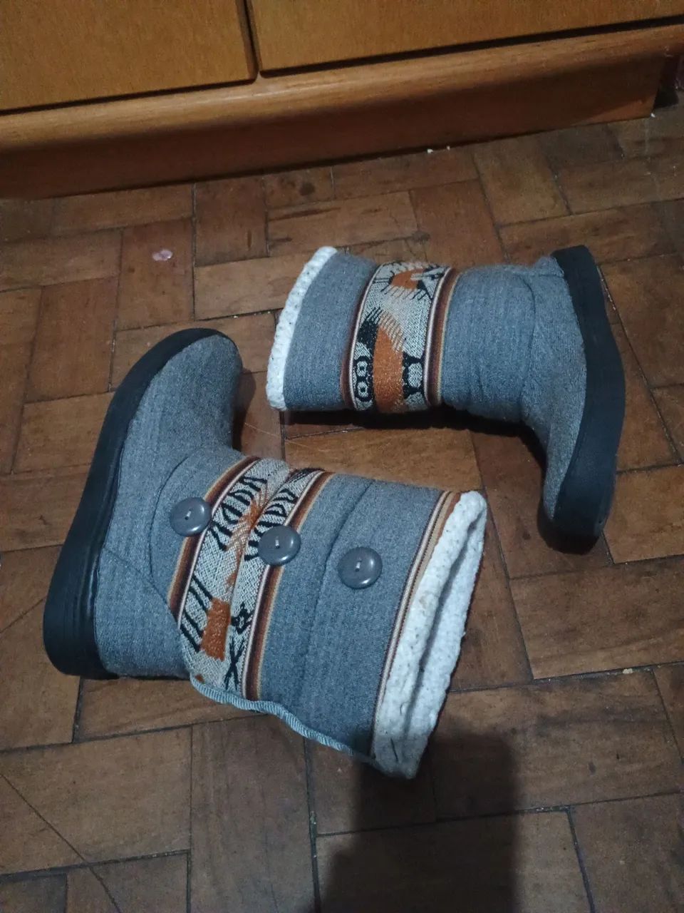 Bota de inverno cinza 
