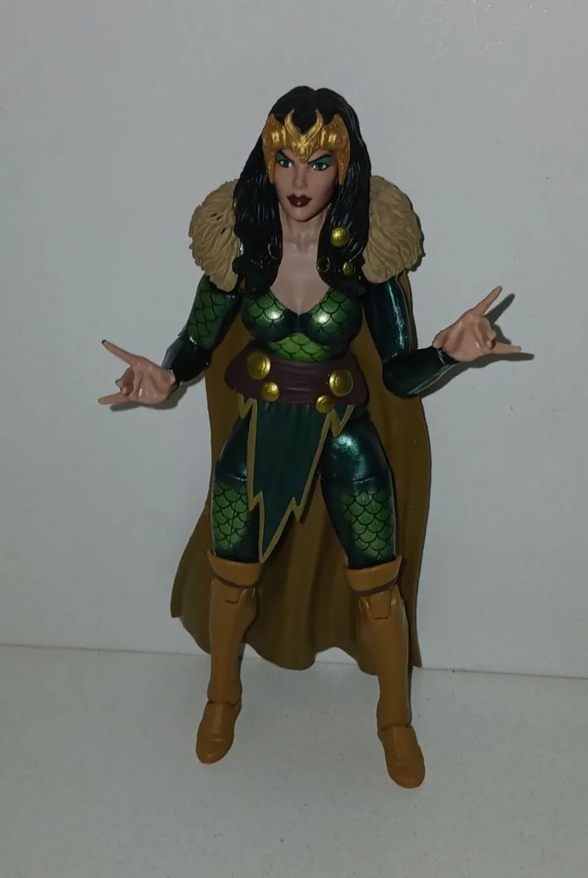 BONECA MARVEL LEGENDS BRUXA FEITICEIRA LADY LOKI SEM CHIFRES