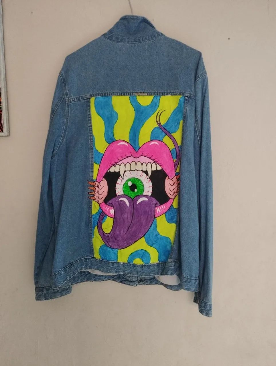 Jaqueta jeans com estampa psicodélica 