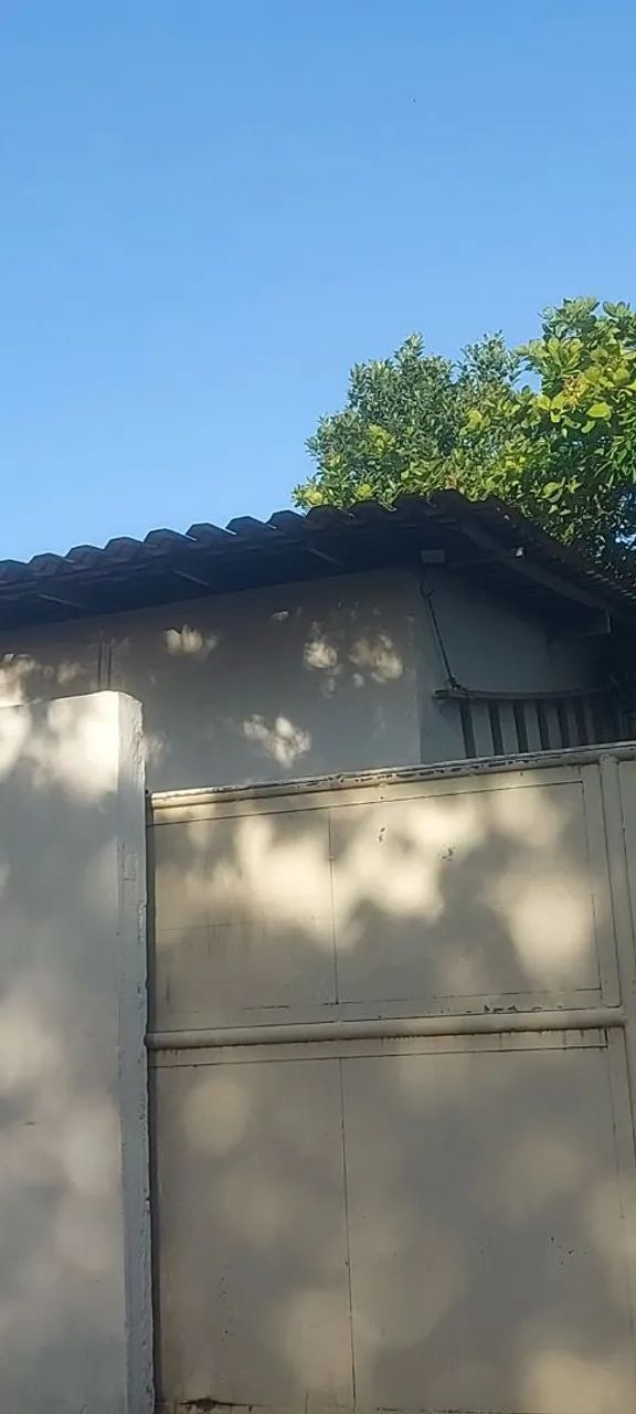 Vendo Casa , com terreno amplo e área pra construir  - Foto 2