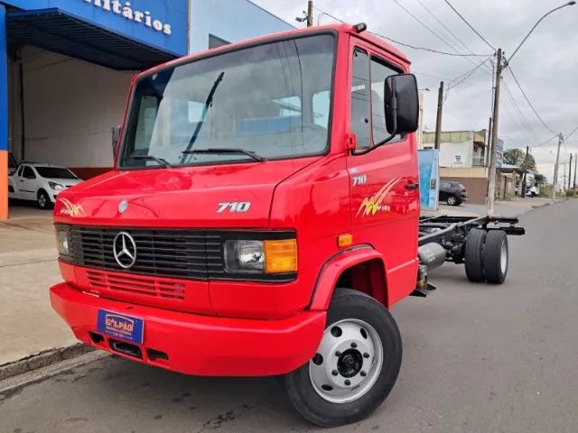 M.Benz 710 Plus Chassis 4X2 - (2011)
