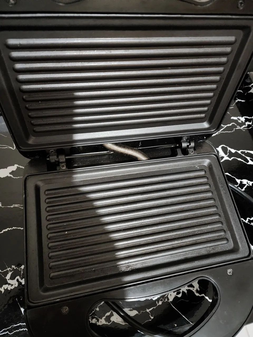 Vendo ou Troco Sanduicheira 110V - Foto 2