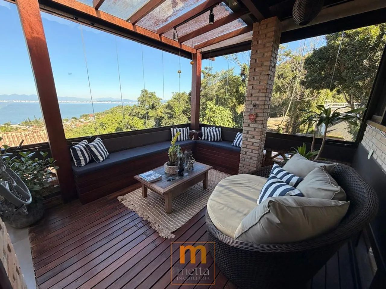 Casa com 4 dormitórios sendo 1 suíte com vista 180º para mar no Sambaqui - Foto 4