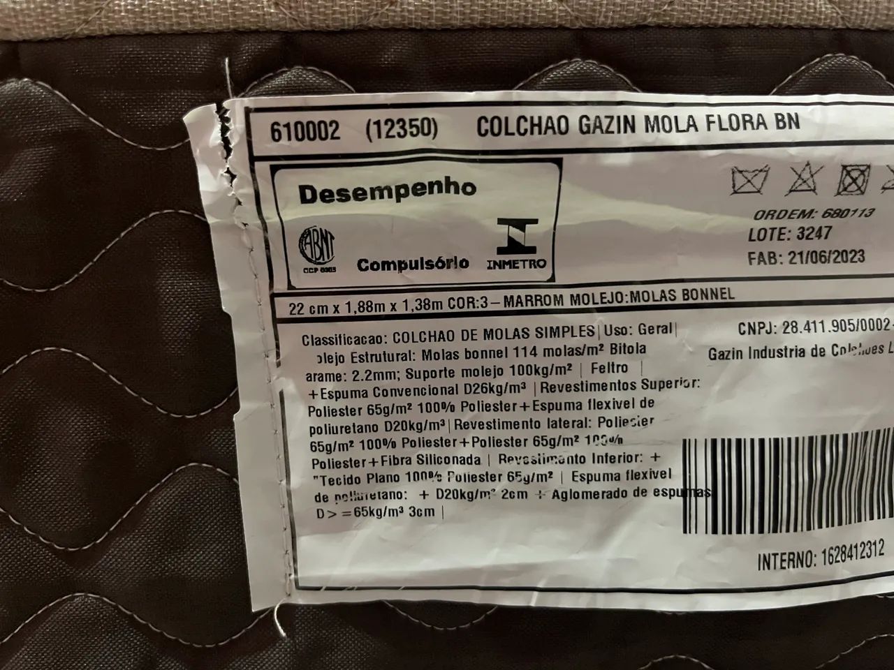 Vende-se Cama e Guarda Roupa Semi Novo