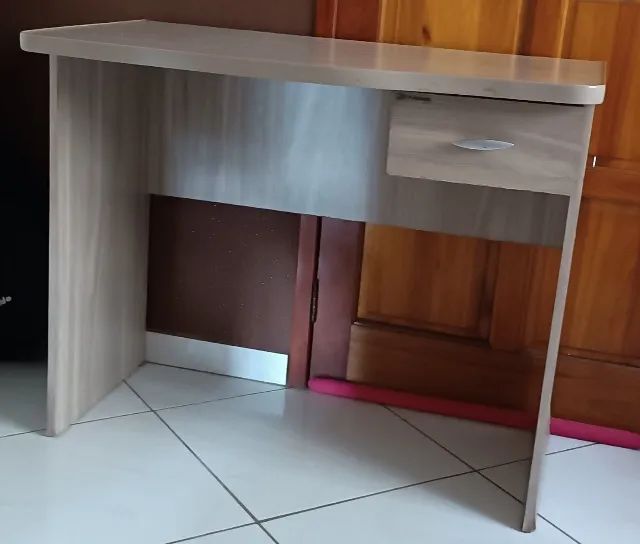 ? Mesa de Escritório com Gaveta  - Foto 3