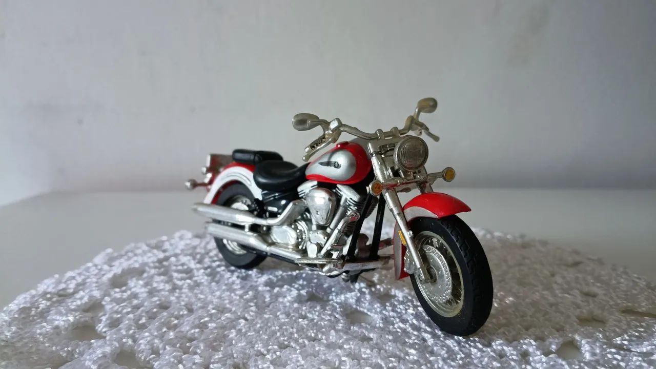 Miniatura de moto choper 
