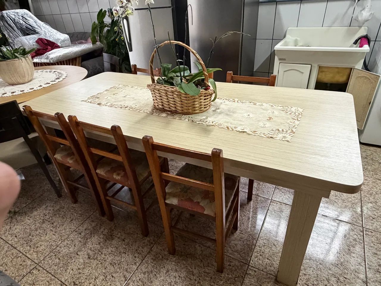 MESA COM 6 CADEIRAS
