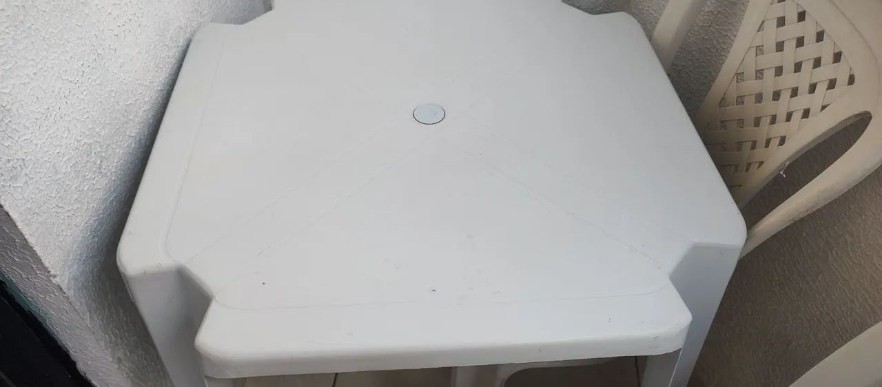 Mesa de plástico com duas cadeiras  - Foto 2