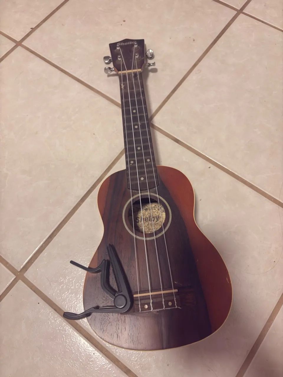Ukulele Shelby  - Foto 2
