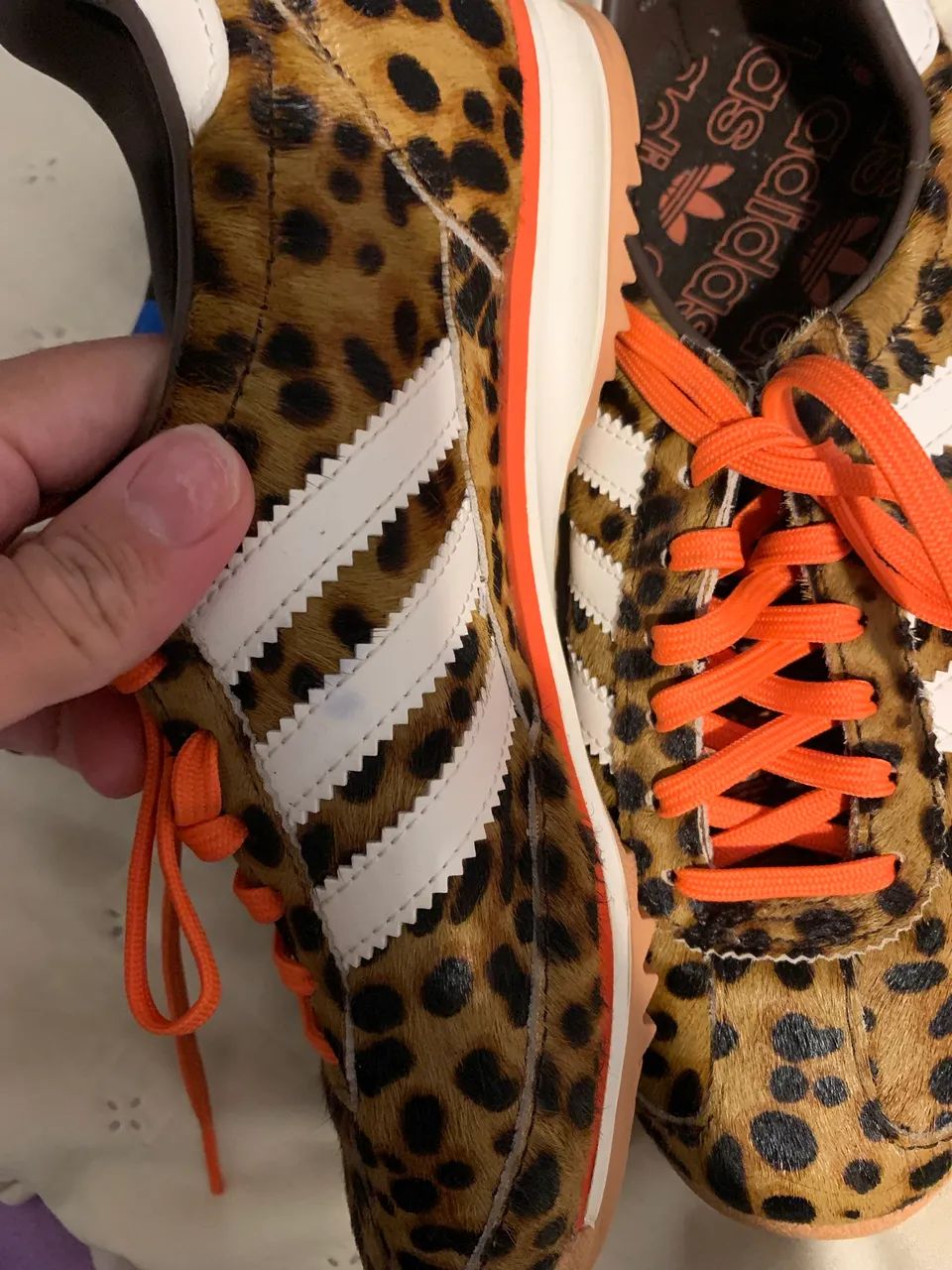 Tênis Adidas Leopard Print - Foto 4