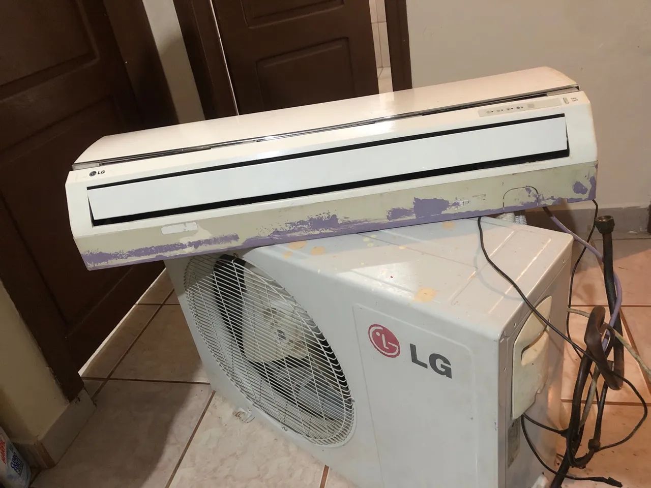 VENDE-SE AR-CONDICIONADO LG 12.000 BTUs  