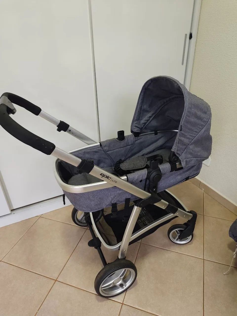 Vendo Carrinho de Bebê (3 em 1) - Foto 4