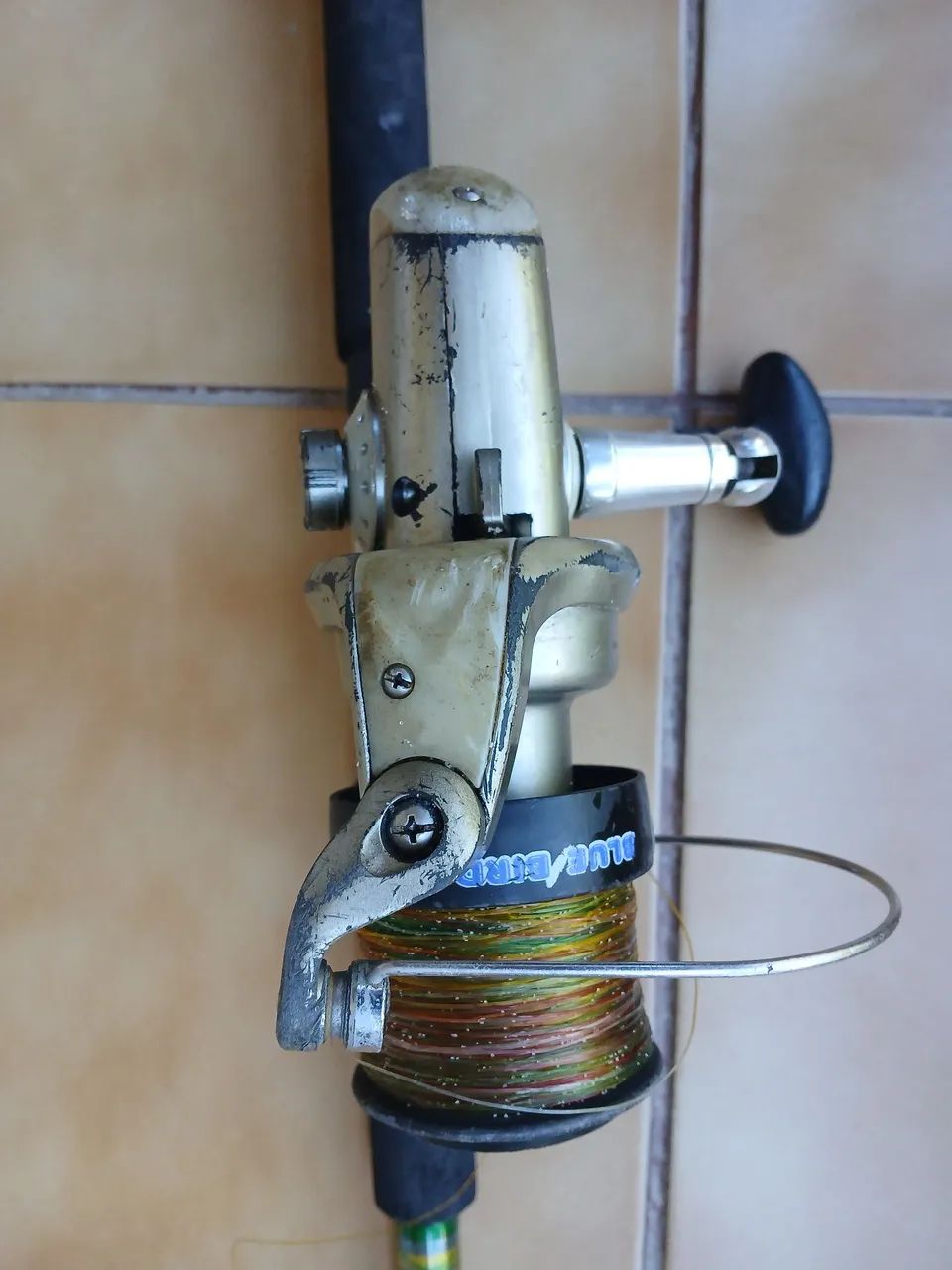 Vara pesca com molinete. - Foto 4