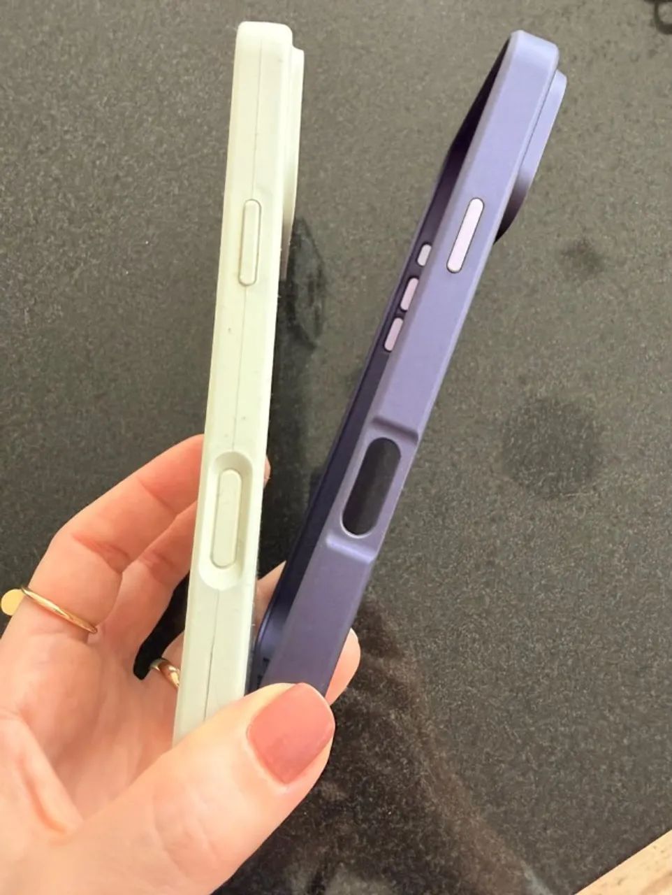 2 capas para iPhone 17 Pro Max - off white e roxa - sem magsafe - Foto 2