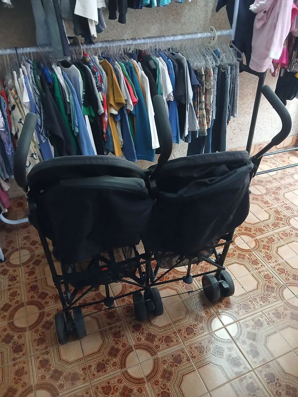 Carrinho de gêmeos com proteção 50+ - Foto 3